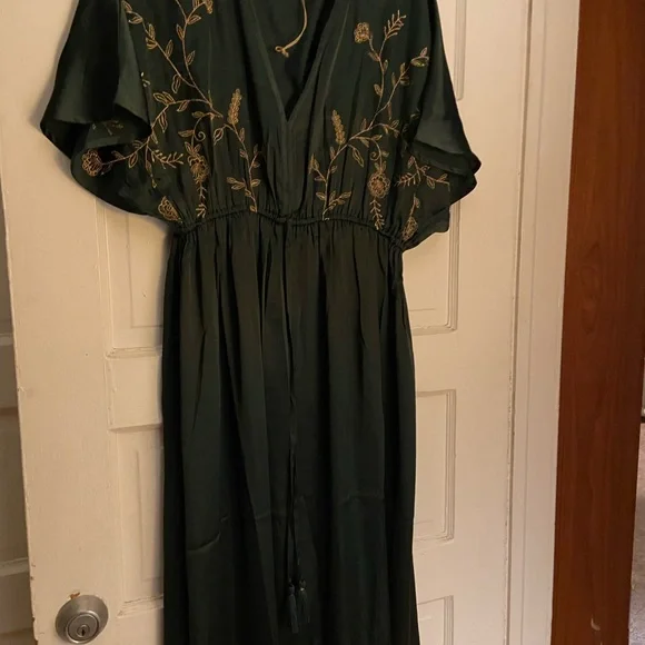 World Market NWT Mira Laurel Green Satin Floral Embroidered Kaftan Dress L/XL - Picture 6 of 6